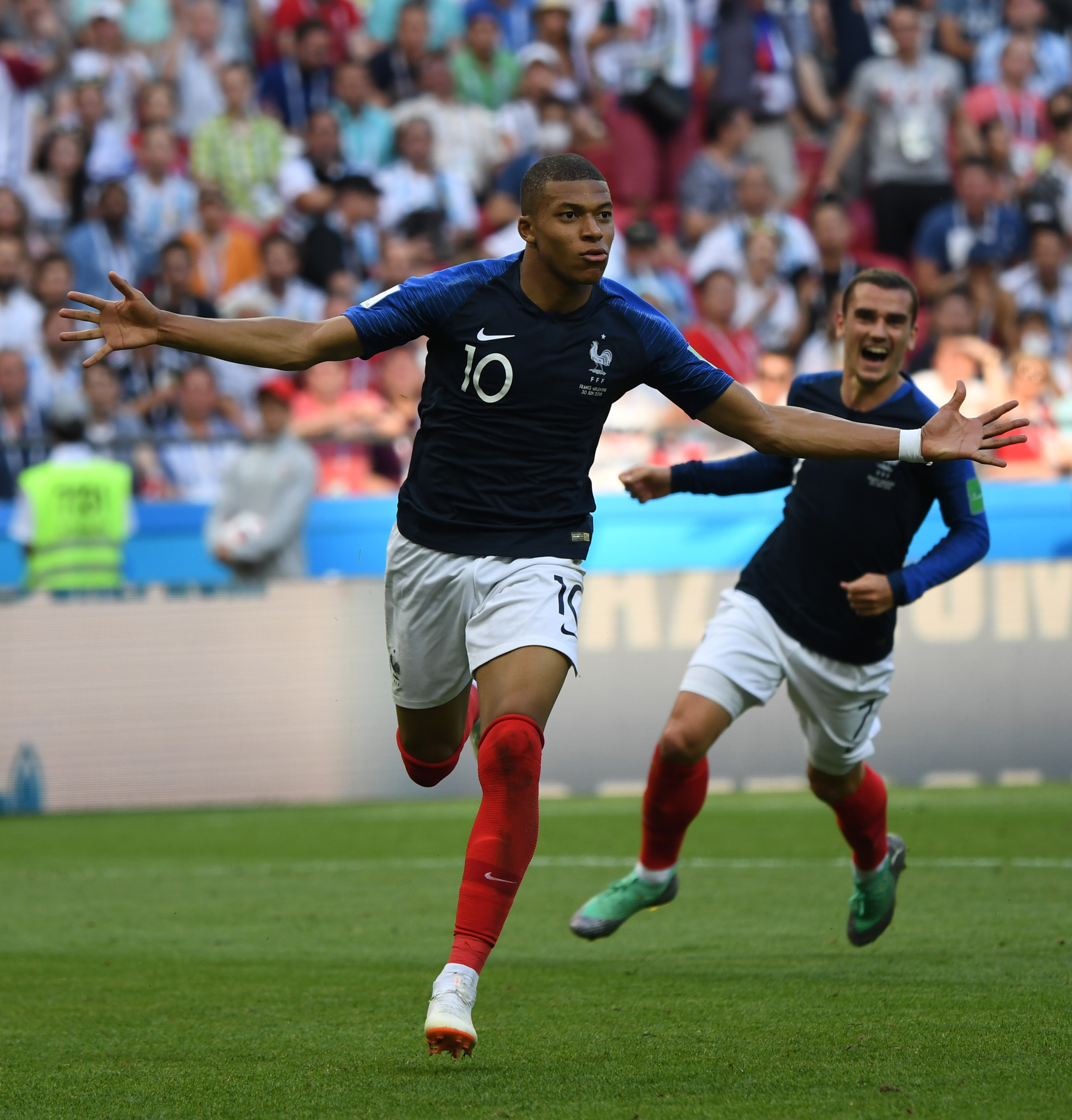 拉波尔塔：梅西作为球员回归巴萨是不现实的（拉波尔塔：梅西不太可能以球员身份重返巴萨）