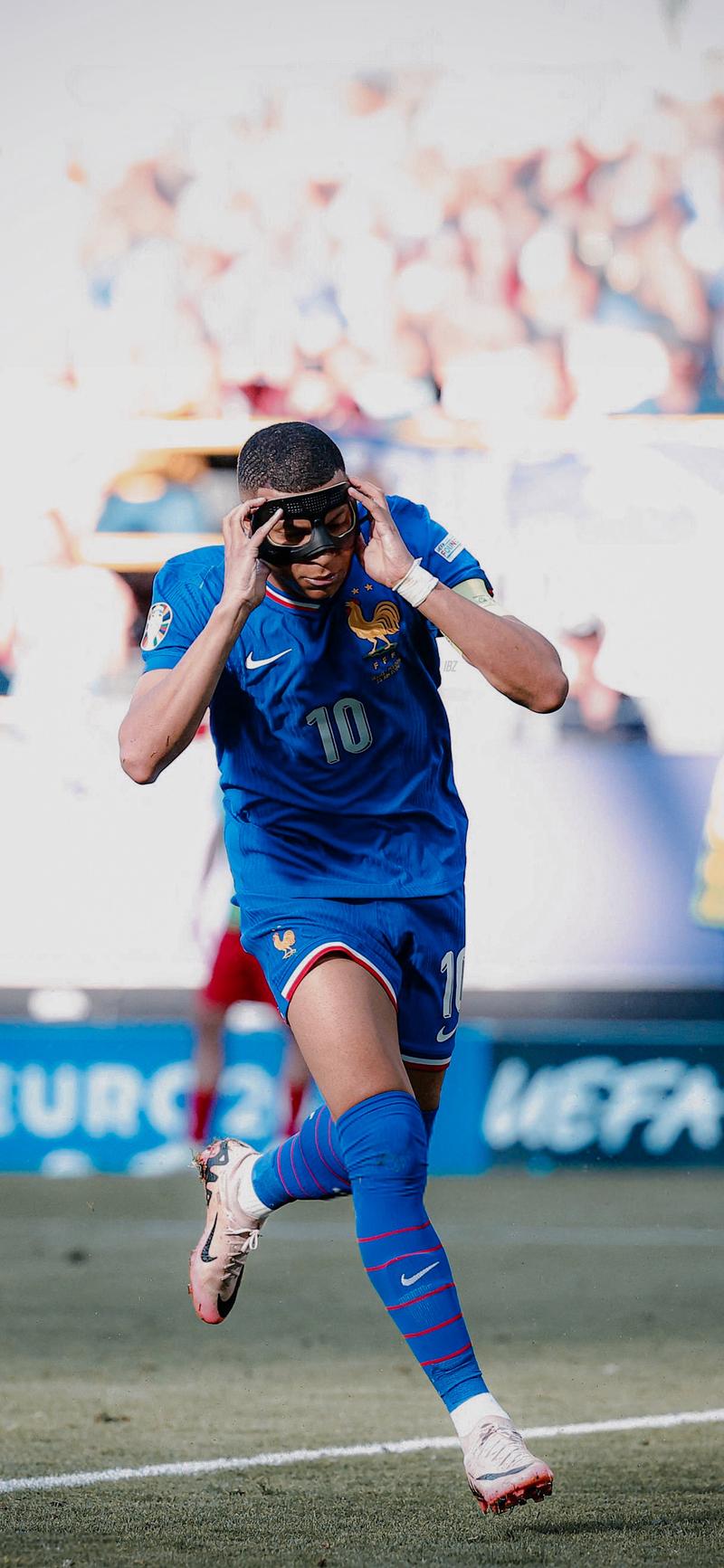 李章洙回渝参加足协杯夺冠25周年纪念赛，感慨儿子当年才初中