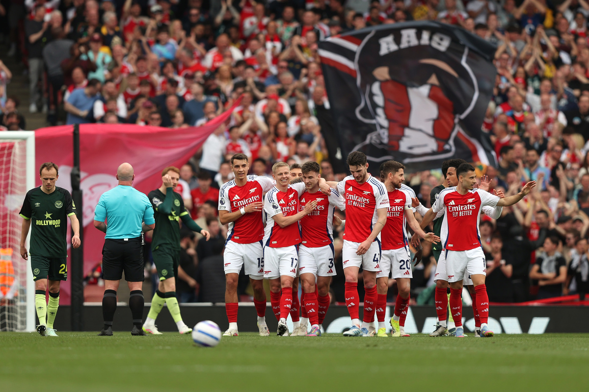 足球报：新鹏城下赛季目标是保级的基础上前进几名（足球报：新鹏城下赛季在保级基础上力争提升名次）