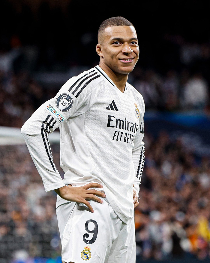 情绪不佳，吉拉西在下半场被换下时拒绝与主教练科瓦奇握手