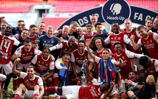 球员：我就轻轻一抬腿