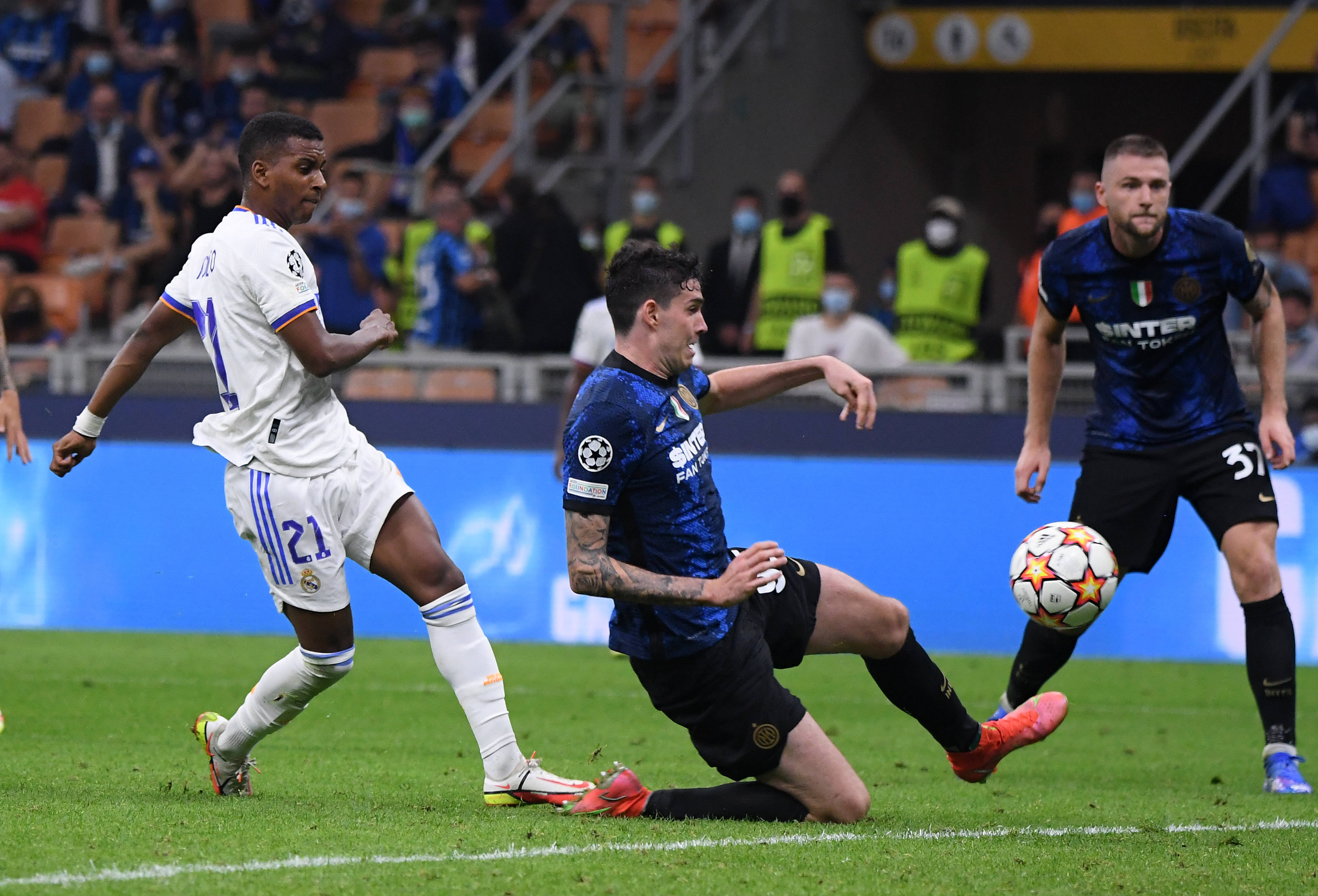 国安与河南合拍足协杯决赛宣传片：在传统足球赛中加入福瑞（国安与河南联合发布足协杯决赛宣传片：为传统足球赛注入福瑞）