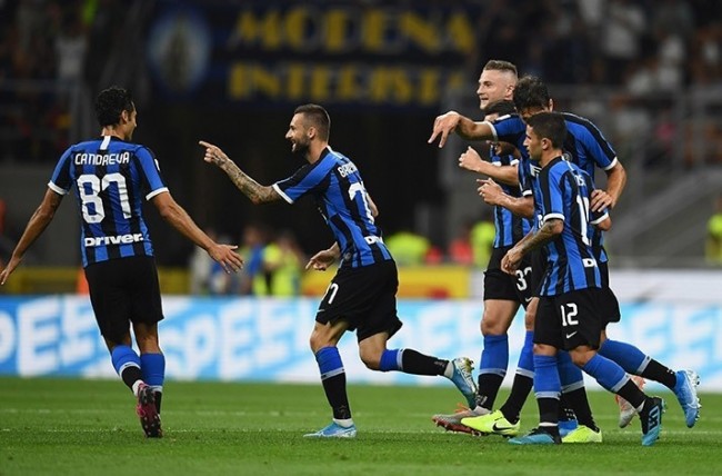 记者：梅西到诺坎普后请求工作人员入场许可，巴萨欣然同意