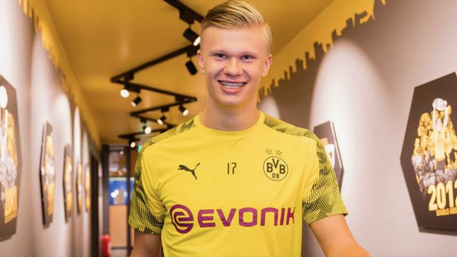 欧协联半场：乌切闪击破门，西塞疑似逃点，水晶宫1-0古比斯（欧协联半场战报：乌切闪击先拔头筹，西塞疑似逃点，水晶宫暂1-0领先古比斯）