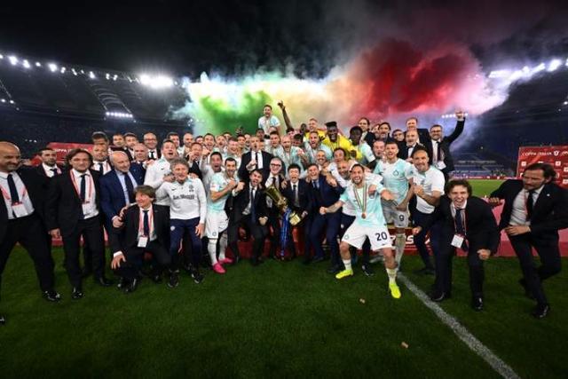 孔帕尼谈乌尔比希：他的性格好训练勤奋，球员会在历史最佳之一的门将身边慢慢成长（孔帕尼盛赞乌尔比希：品格出众、训练自律，在史上最佳门将之一身旁稳步成长）